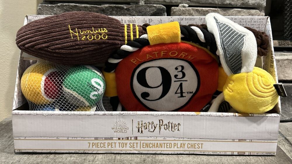 New In Box Wizarding World Harry Potter 7-piece Dog Pet Toy Enchanted Play Chest